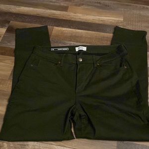 NWOT Sonoma size 14 curvy skinny pants olive in color